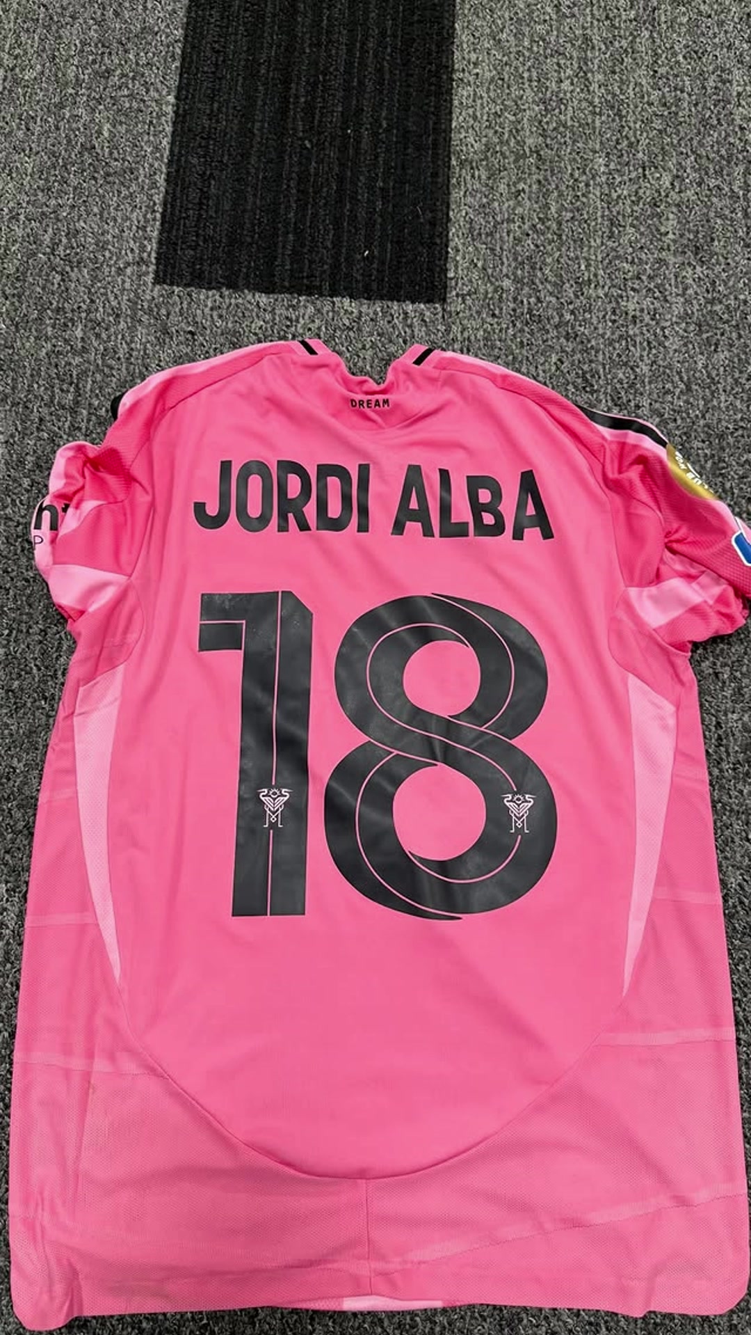 让你小子包圆了登贝莱赛后社媒晒梅西的球衣短裤球鞋