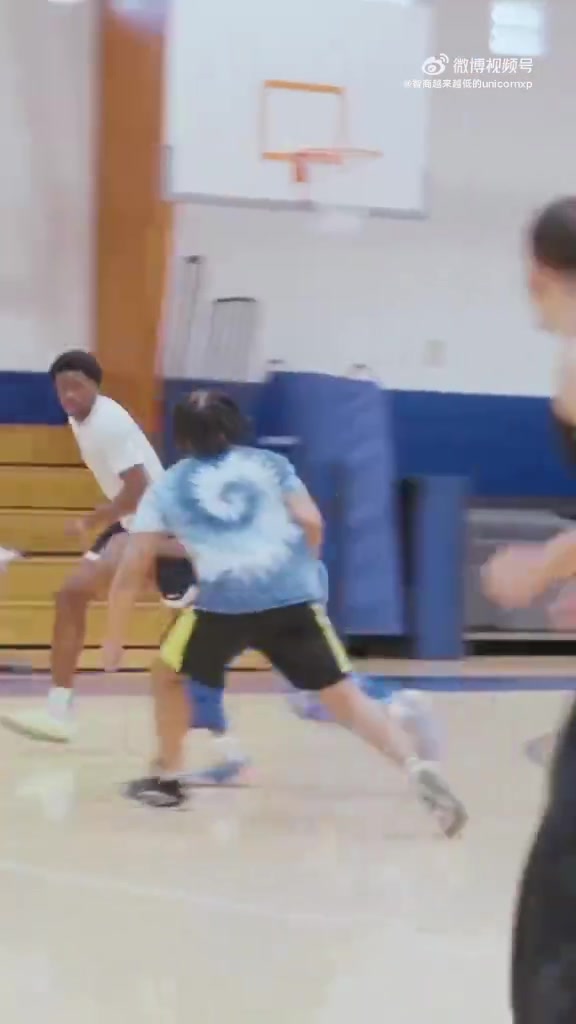 身体素质真恐怖密西根州立大学前锋Coen Carr扣碎篮板