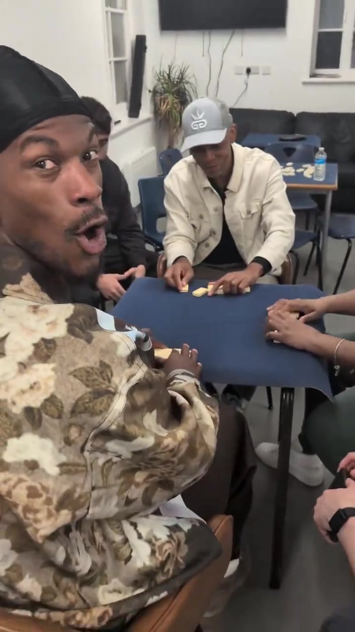 想找到巴特勒很简单因为他不在篮球场就在棋牌室