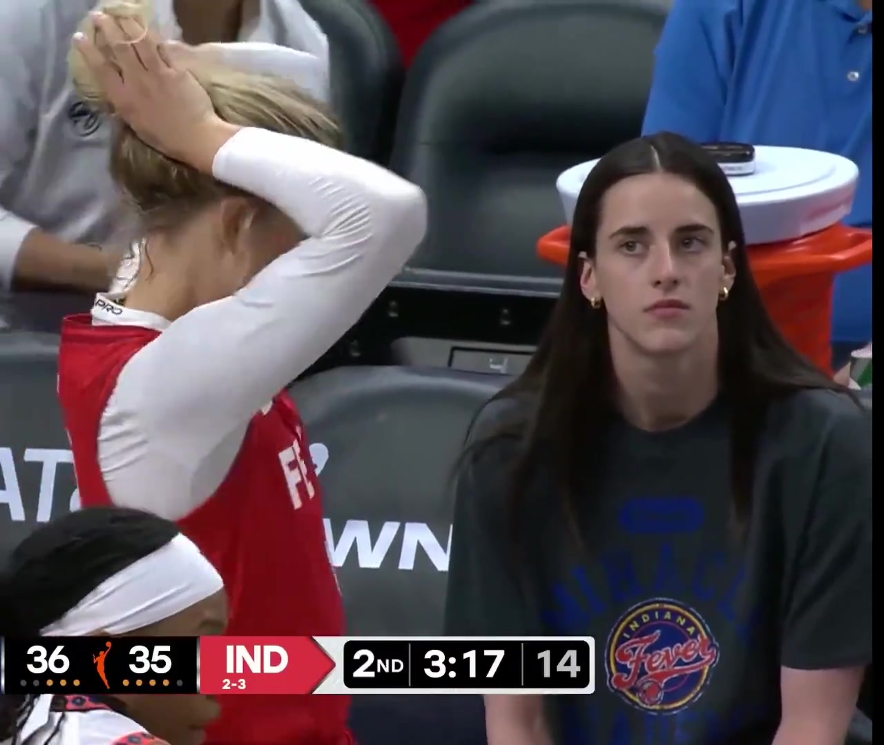 想啥呢克拉克看到康宁汉姆头发之后露出诡异一笑