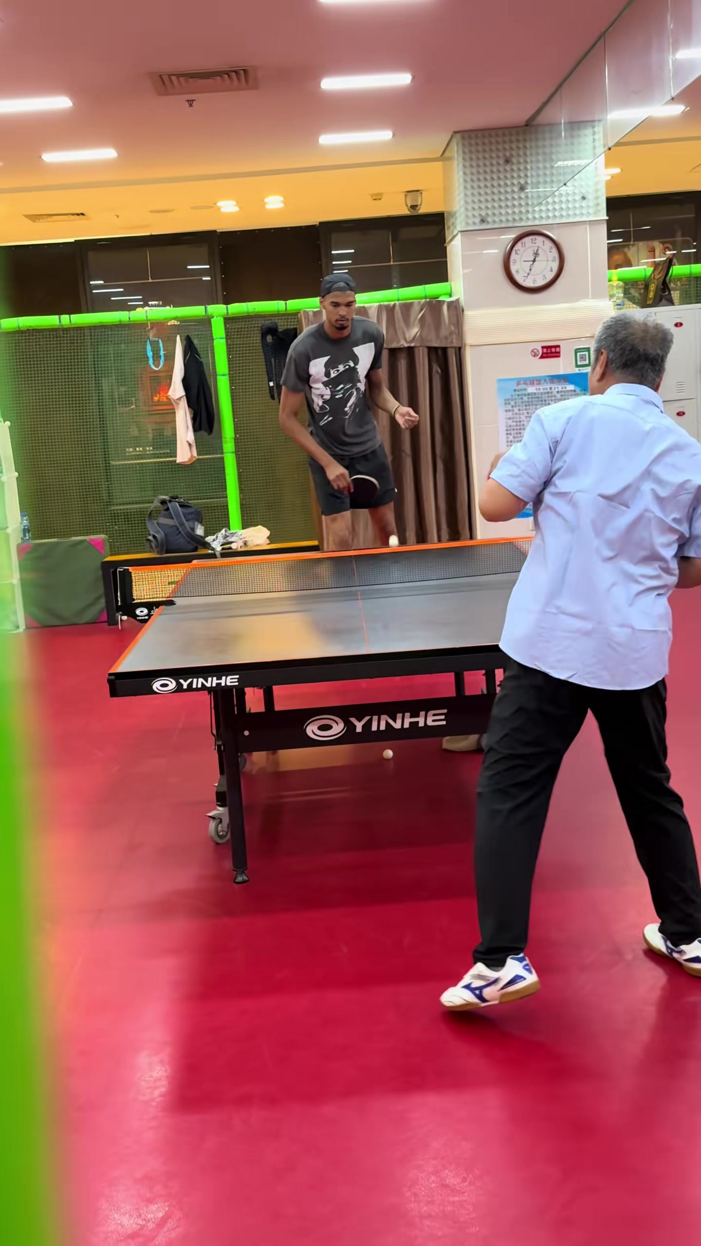 好家伙文班亚马来趟中国连乒乓球都玩得这么6了