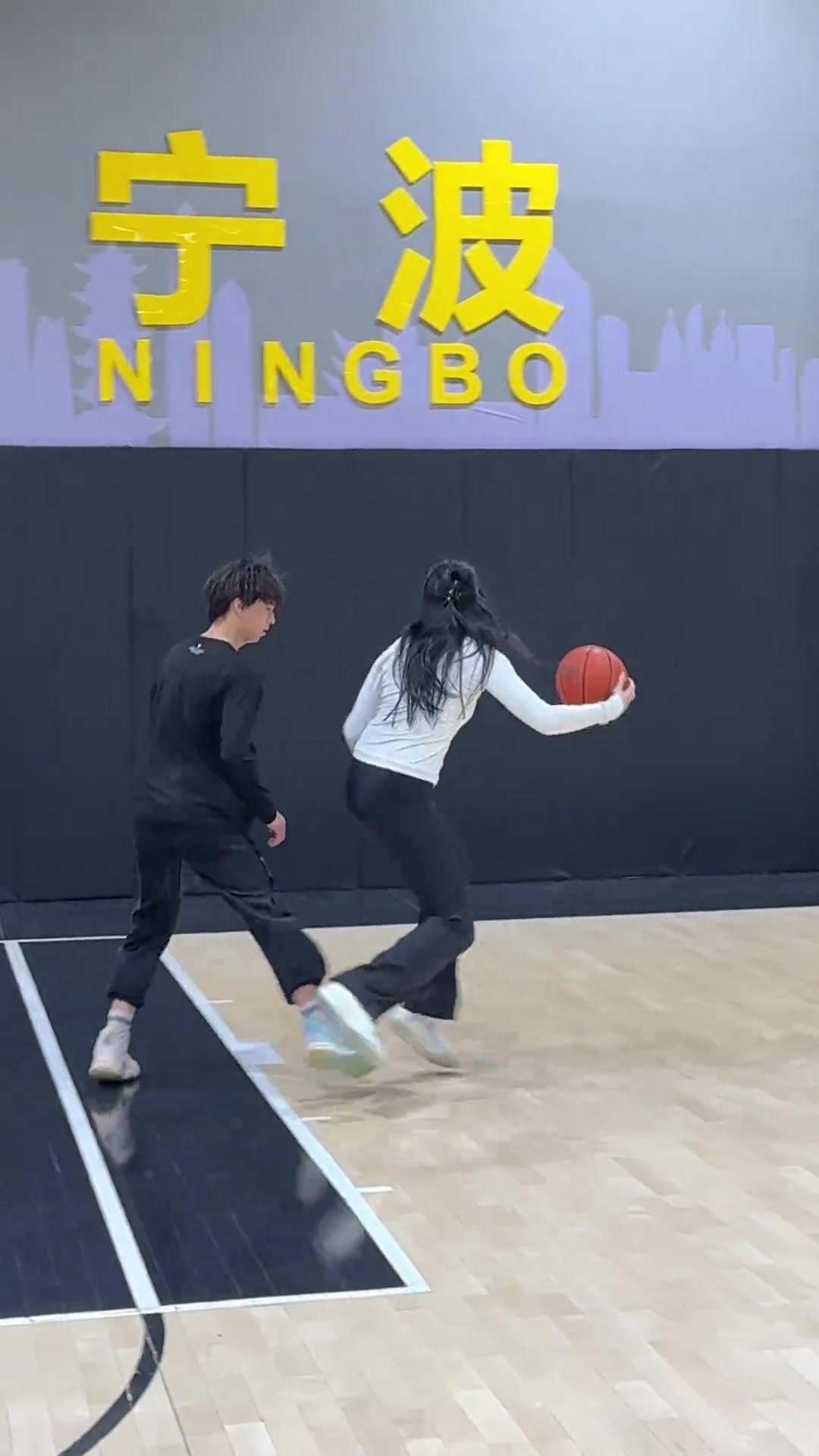 小伙子不敢上身体那肘姐可是球球都进啊