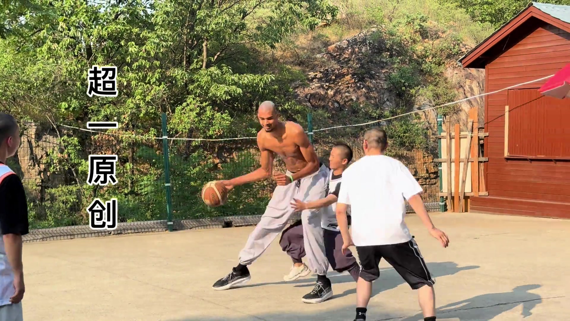 有很多人能打过扫地僧 但全世界没有一个人敢说能打过这位高