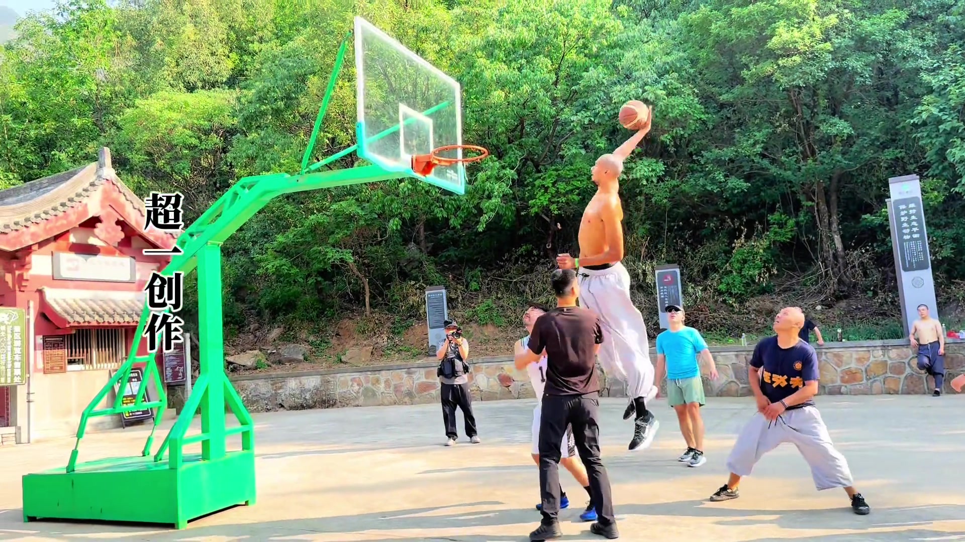 出家人这么狂文班亚马少林寺上演自抛自扣