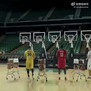 角度清奇网友发问为什么别人都是投篮却给詹姆斯安排扣篮