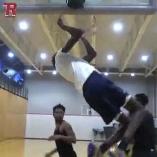 波尔波尔在野球场上简直就是杜兰特的存在各种为所欲为