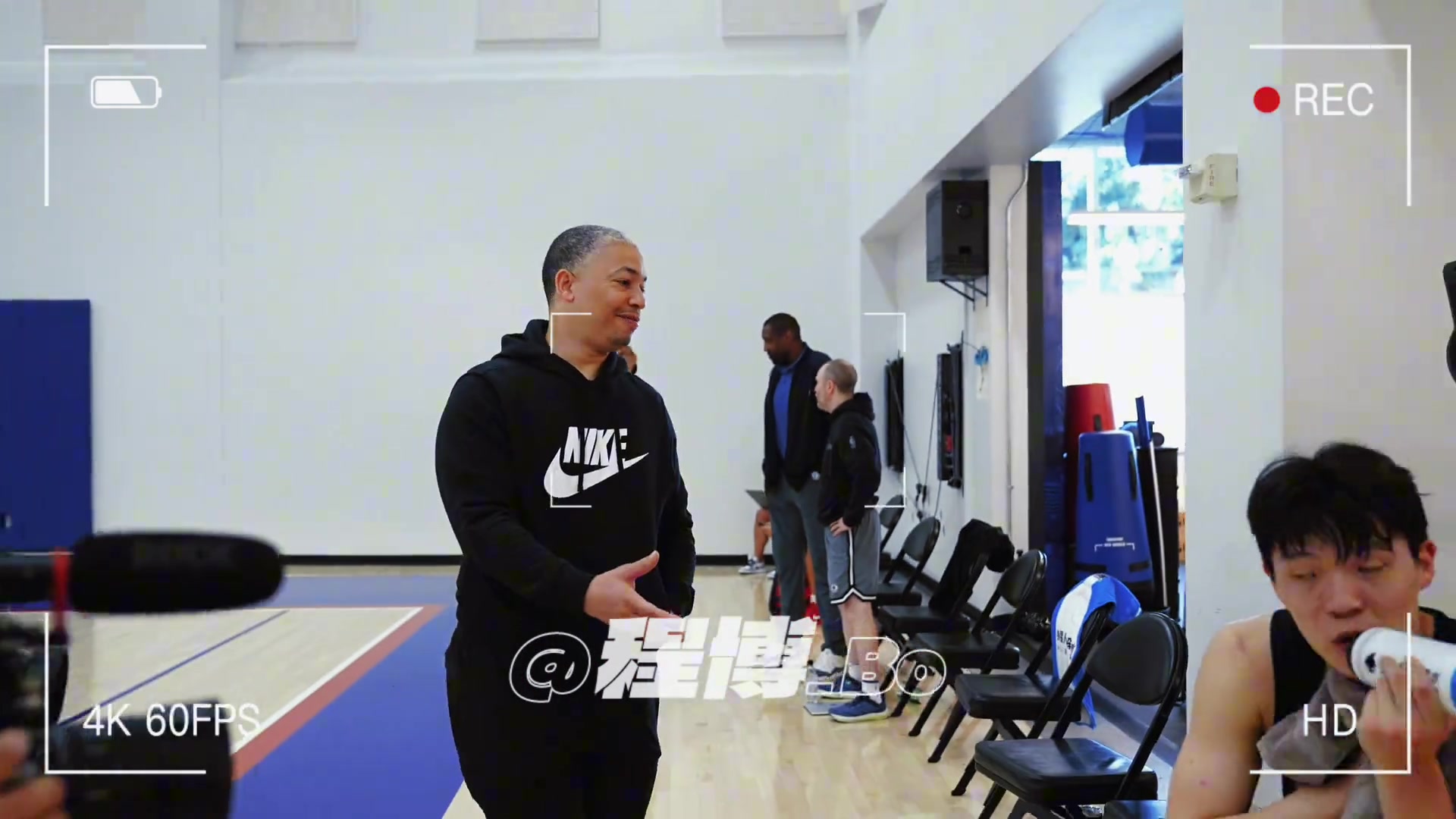 此前快船总经理观看杨瀚森试训 卢指导主动上前握手