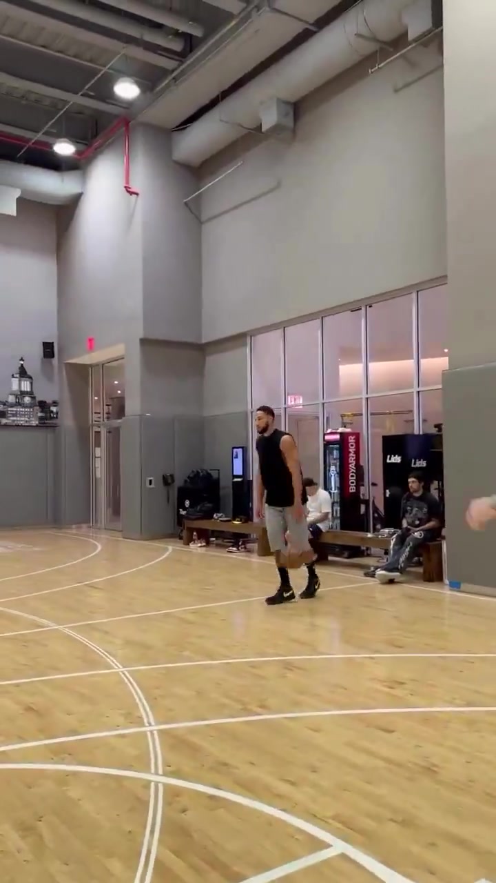 熟悉的味道回来了本-西蒙斯晒出近期训练集锦