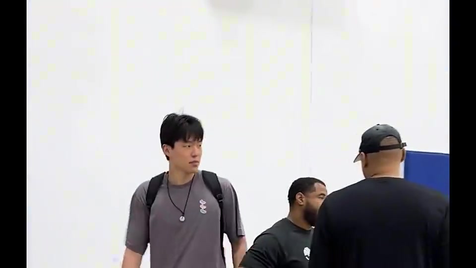 16顺位去了开拓者此前孟超探班杨瀚森在洛杉矶训练挥汗如雨