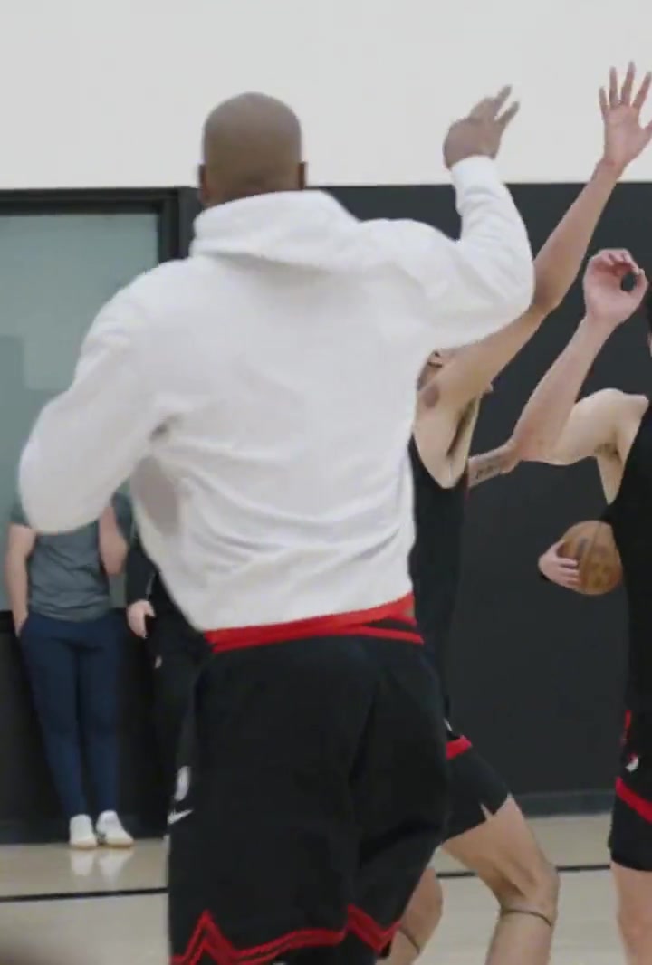 难怪选他进攻组织无所不能杨瀚森开拓者试训视频曝光