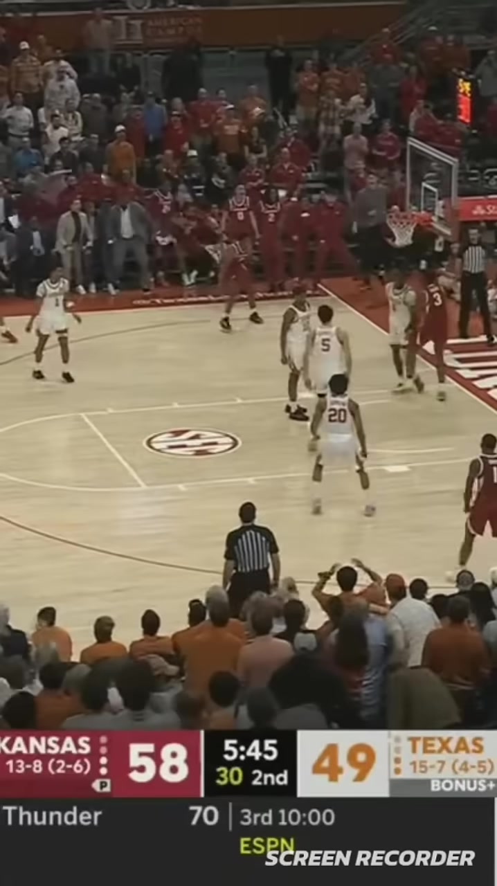 这爆发力可以啊湖人36号秀阿杜-蒂耶罗瞬间加速暴起隔扣