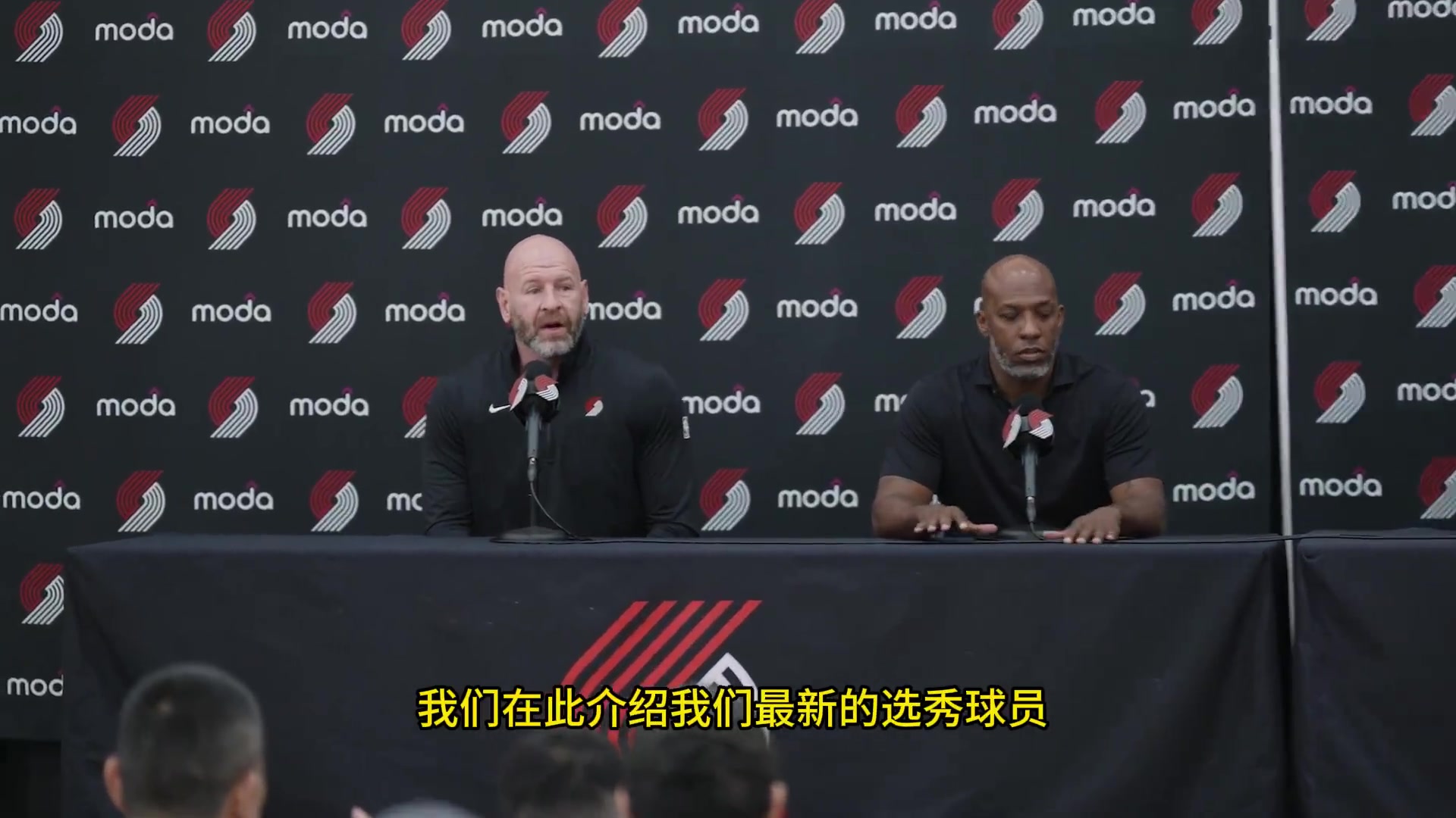 欢乐的中英文切换杨瀚森正式亮相开拓者新闻发布会18分完整版