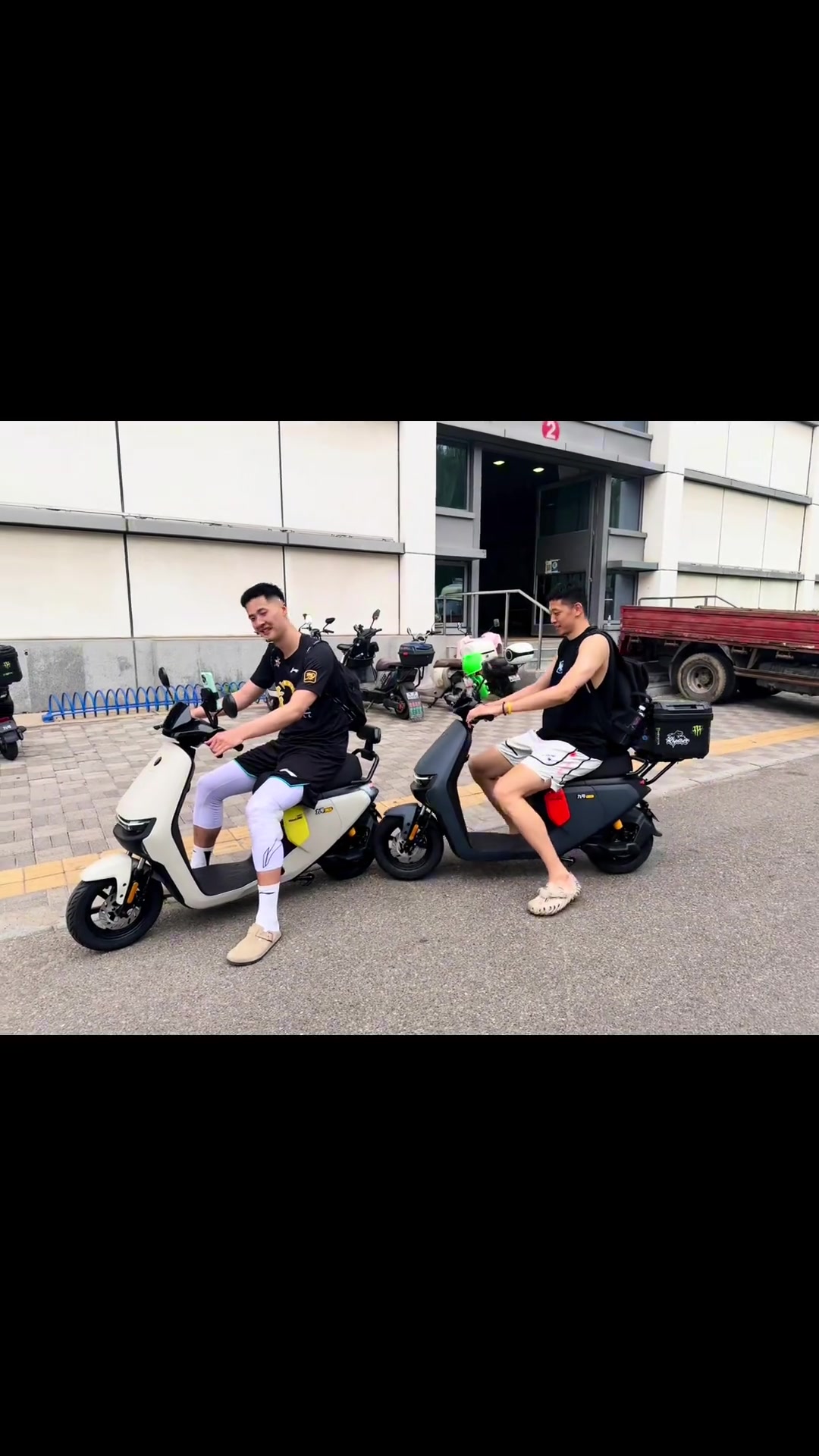 全款拿下沈梓捷喜提首都第一辆车 九号车队 启动