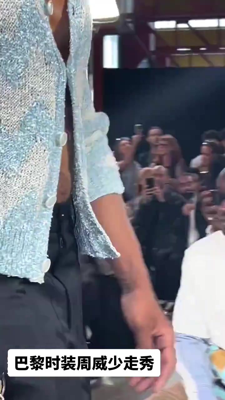 顶级黑皮体育生威少休赛期还要兼职当模特走秀