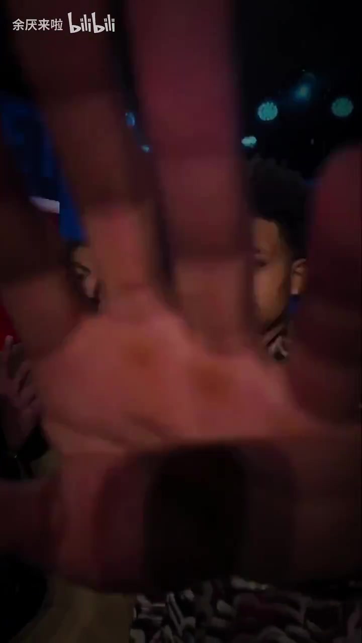 拍照还玩手机那个会打篮球吗23届选秀大会会成为选秀大年吗