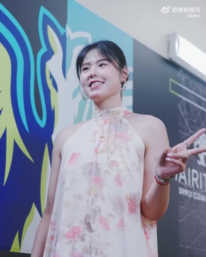 这一身好美小宝李月汝的衣品一如既往地好啊