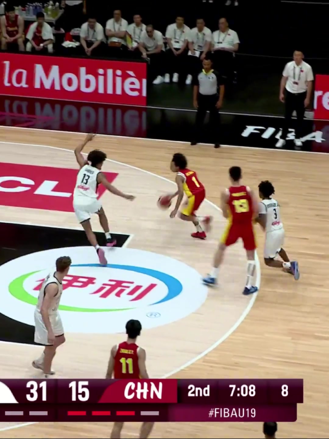 中国的美式后卫U19混血球员朱正里突外投一度率队追到3分