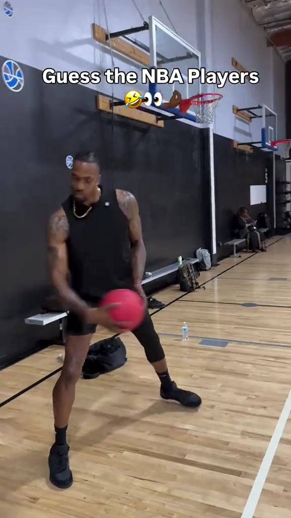 霍华德这是模仿的谁不能说惟妙惟俏只能说一模一样