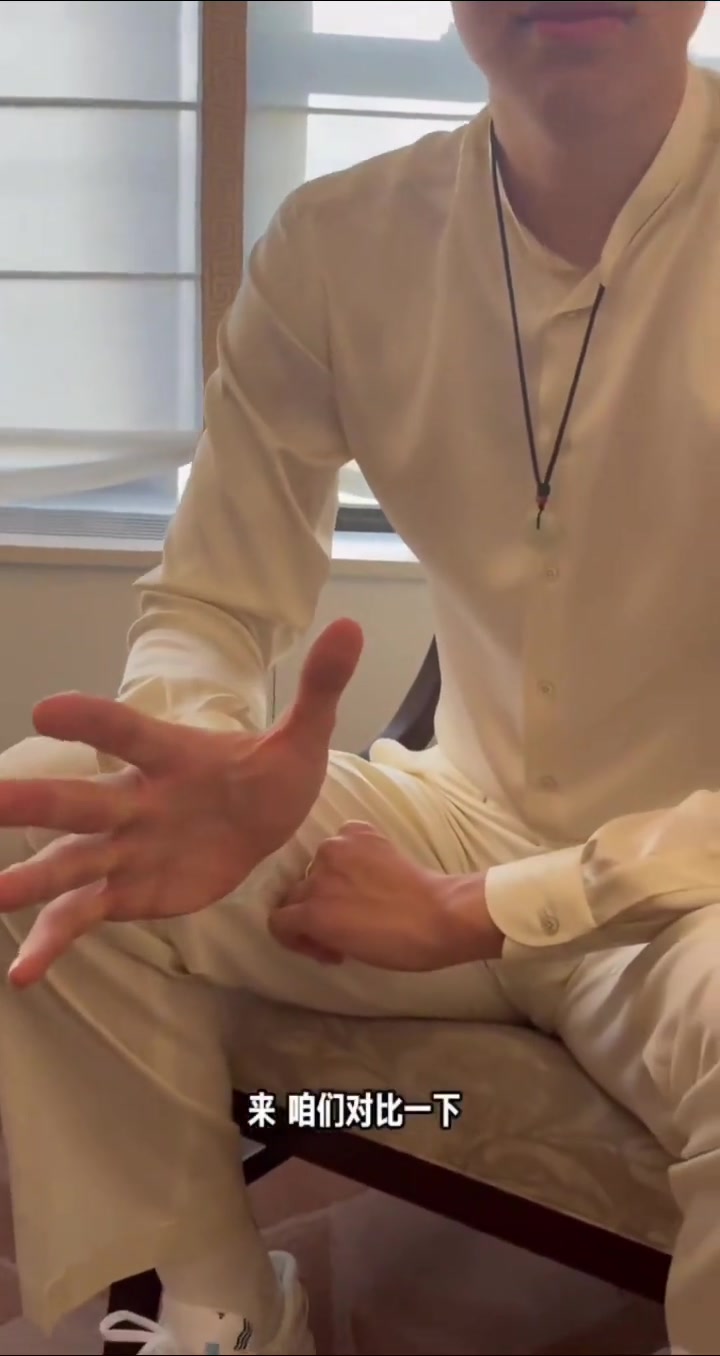 杨瀚森的手有多大能否和快船小卡一较高下