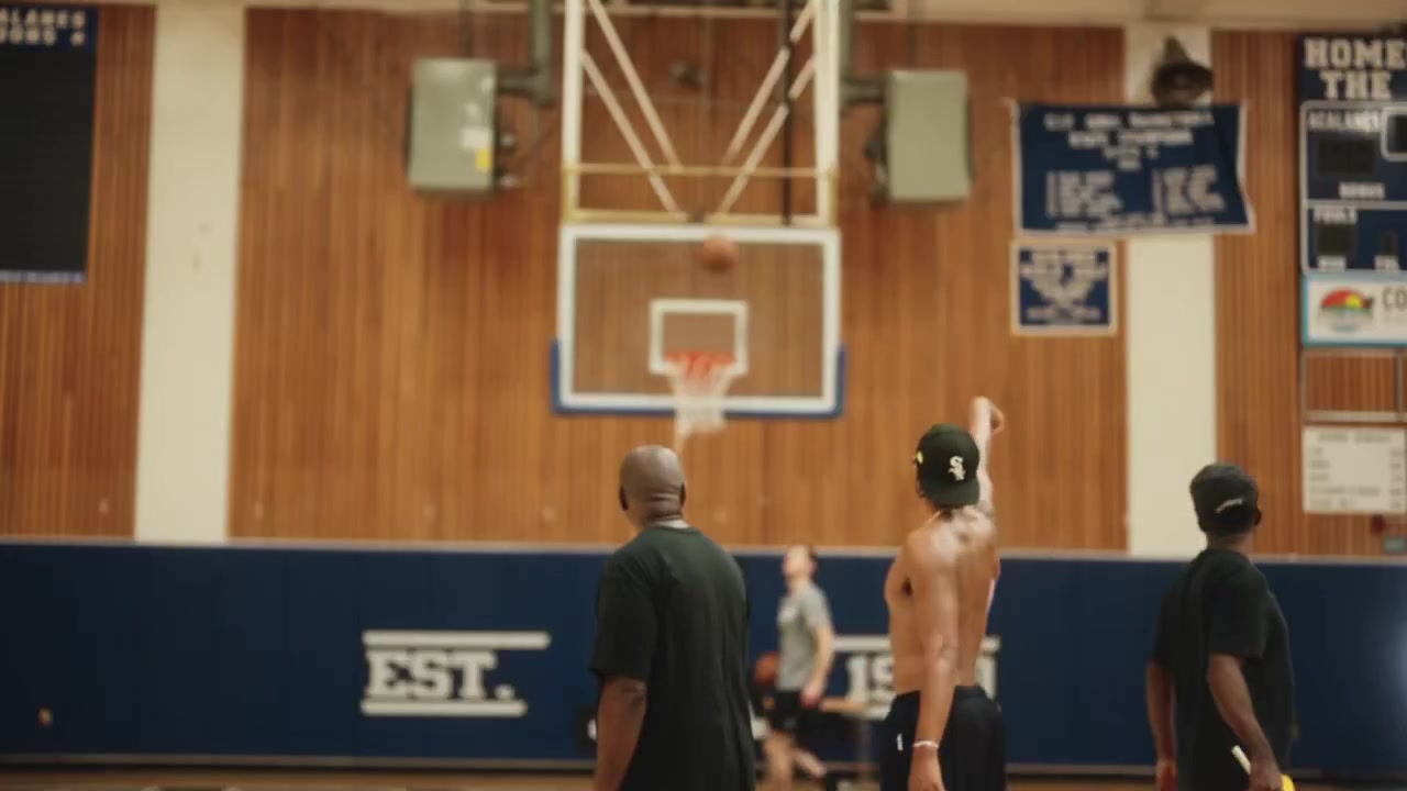 即时反应普尔训练中得知卢尼也被交易至鹈鹕高兴怪叫卢