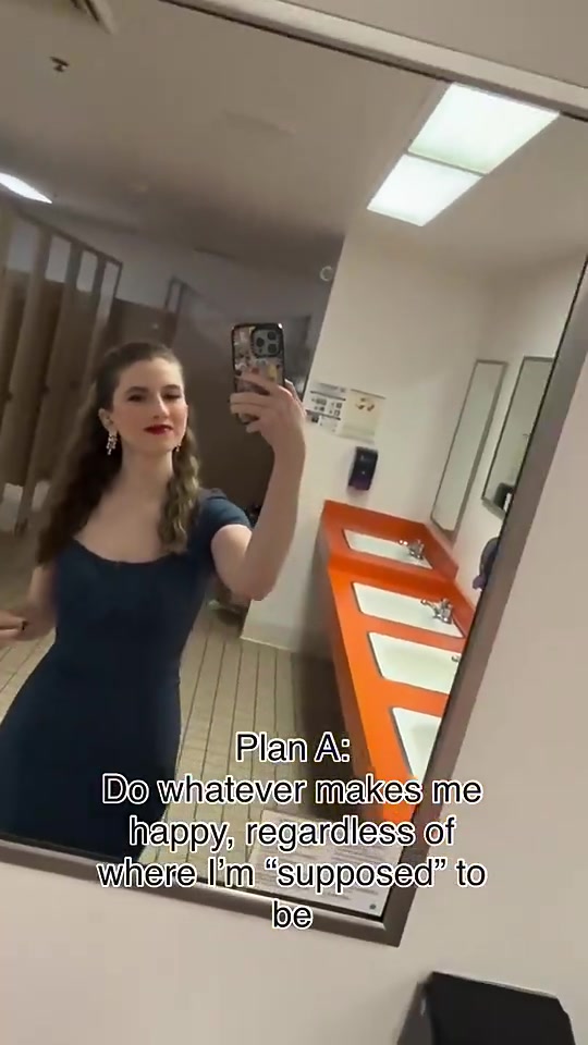 多次报道杨瀚森的美女找到了开拓者体育记者布伦娜-格林