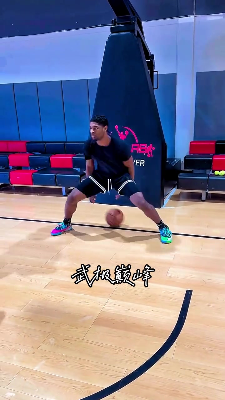 亨德森苦练运球技术 此前社媒转发杨瀚森进球视频