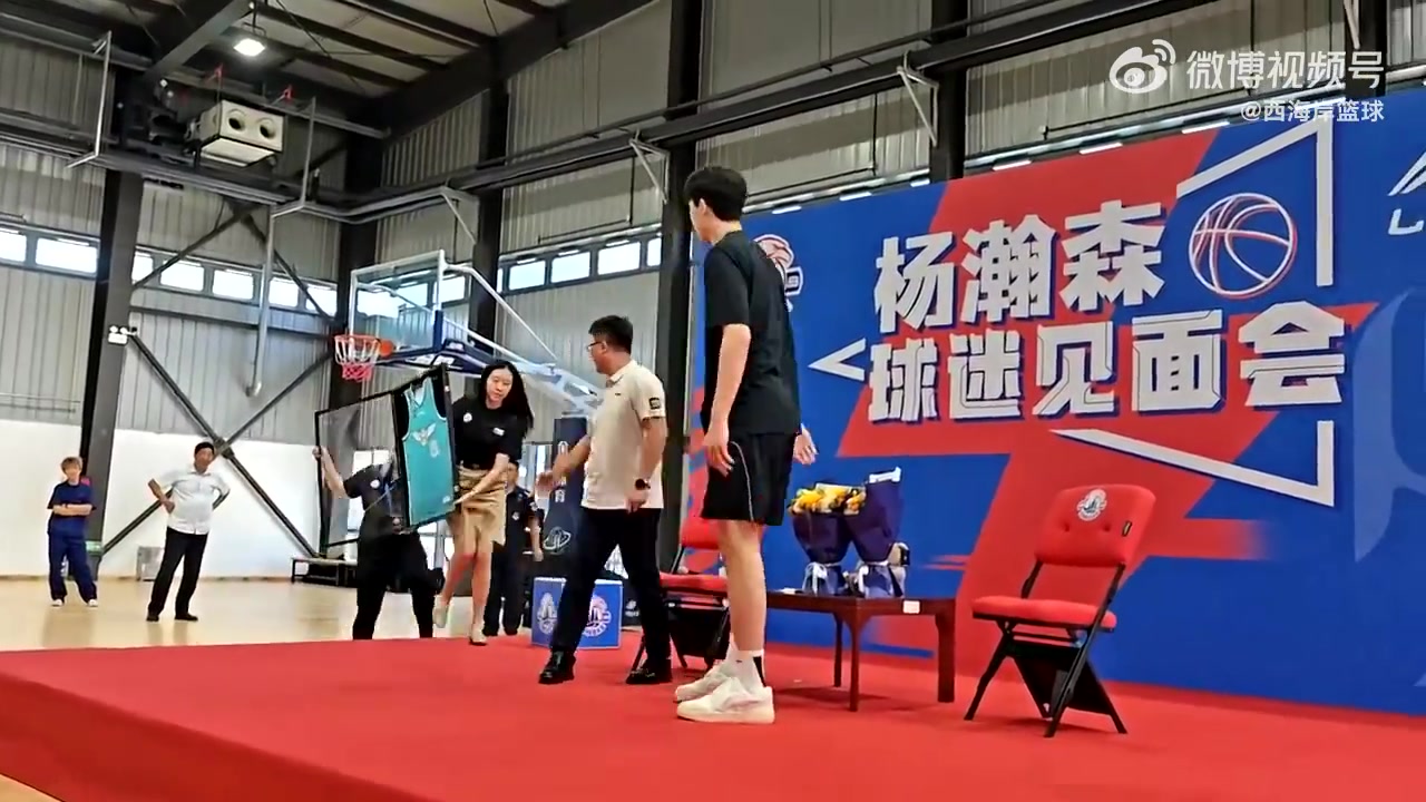 等你归来杨瀚森效力NBA期间青岛队将暂时封存15号球衣