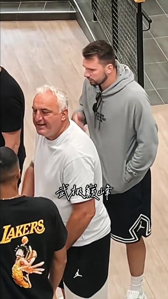 东契奇瘦成闪电了休赛期励志典范大伙看着这是瘦了几斤