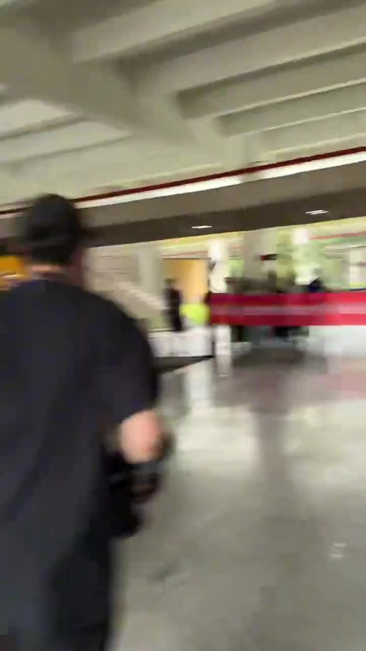 进厂干活哈登亲自参与个人签名球鞋制作