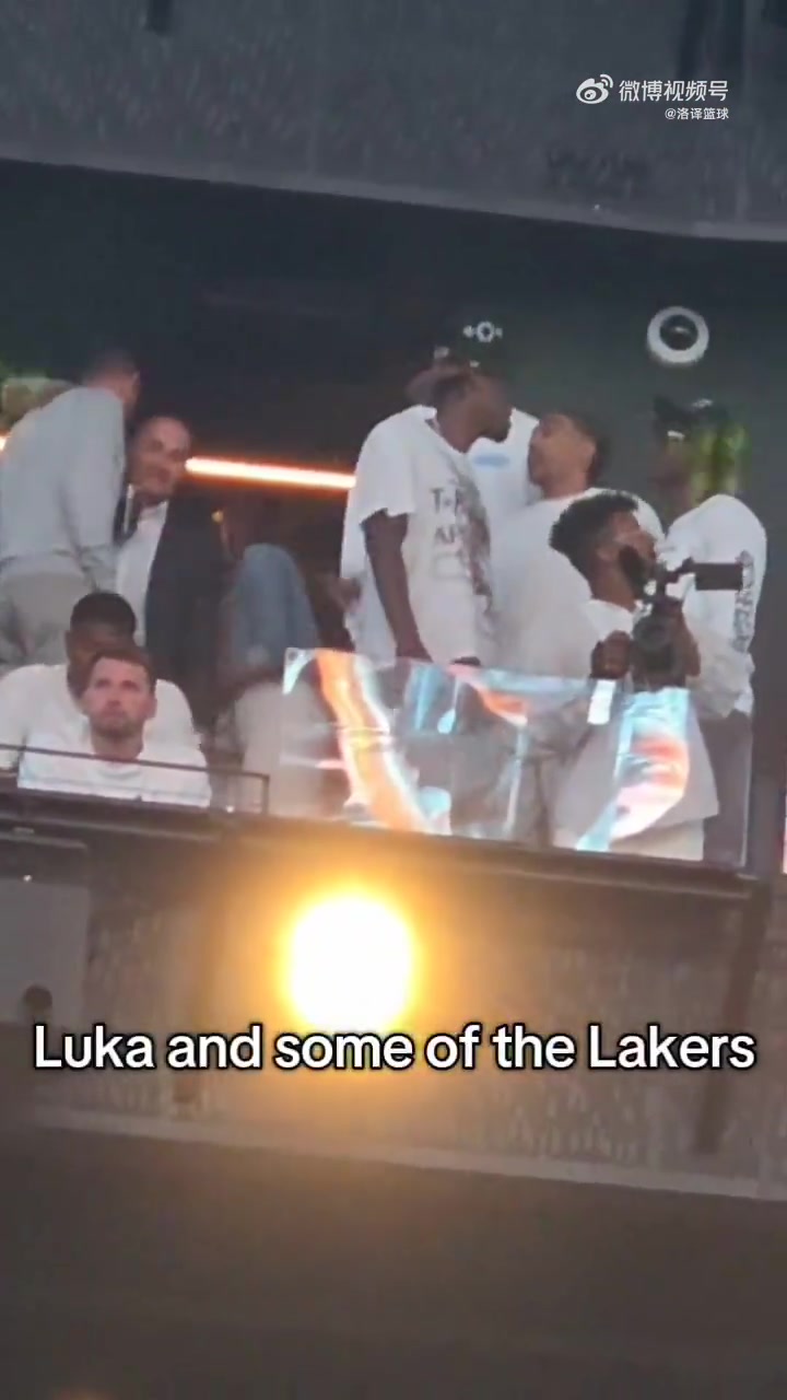 必须安排东契奇续约湖人后佩林卡带着77与湖人众将看后街男孩演唱会