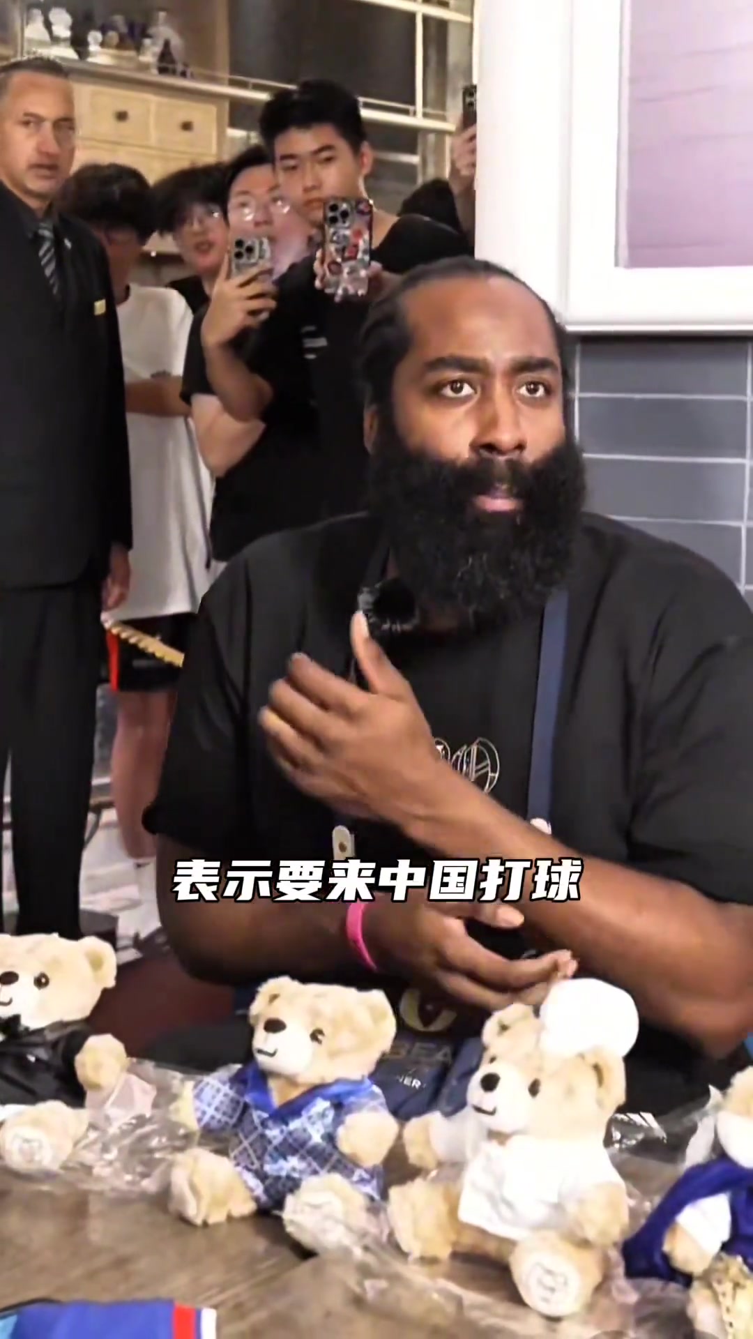 哈登中国行新赛季目标总冠军 不担心球队阵容老喜欢羊肉饺子