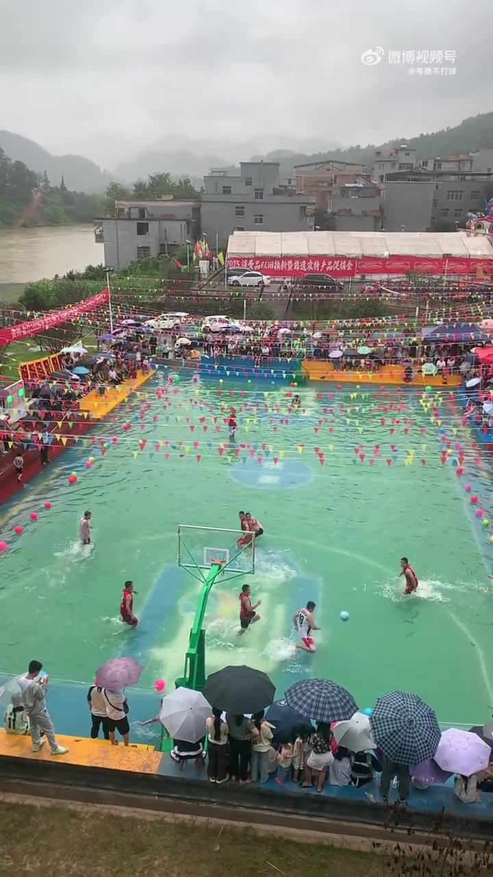 好家伙这场地詹姆斯和库里来也不会打球了吧