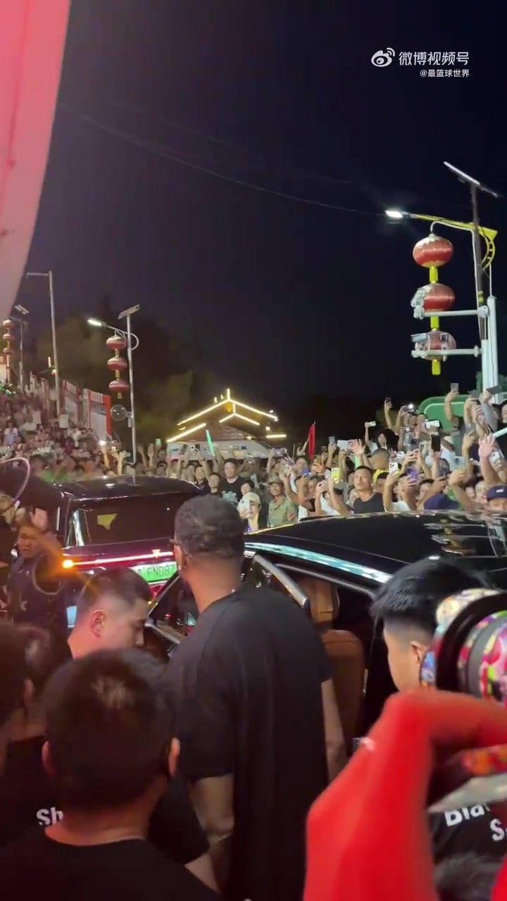 T-MAC真帅啊麦迪空降贵州村BA现场人气爆棚