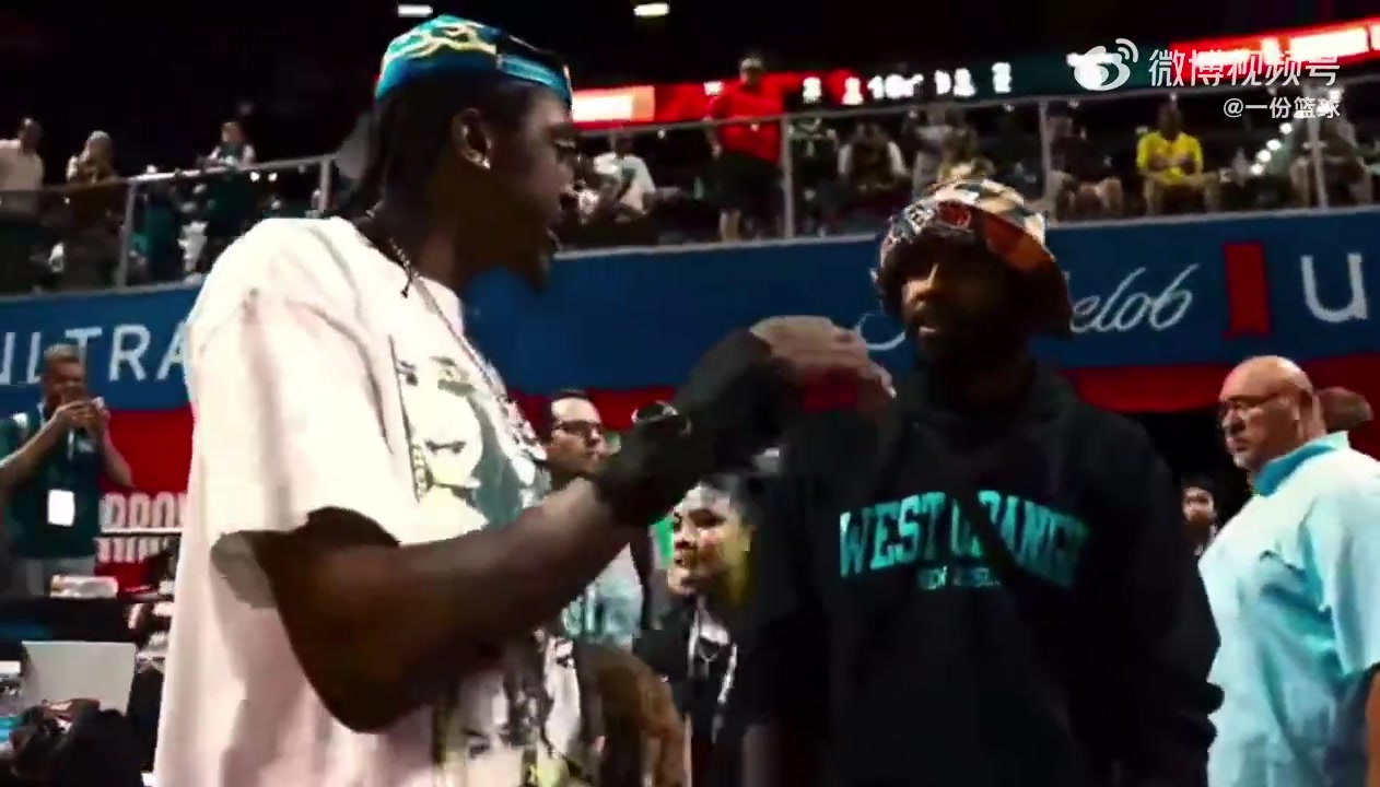 杰伦威和欧文聊自己手腕伤病的事欧文你每场都在接受注射吗