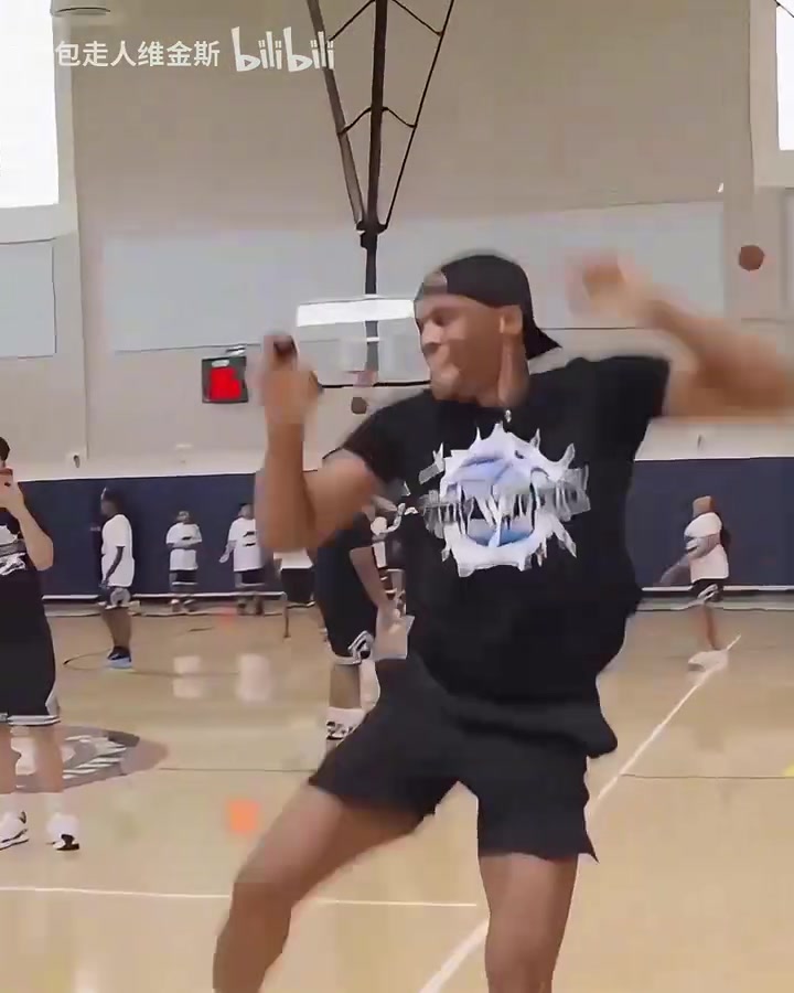 岁月留下了痕迹威少打板自抛自扣失败如果是25岁我就扣进了