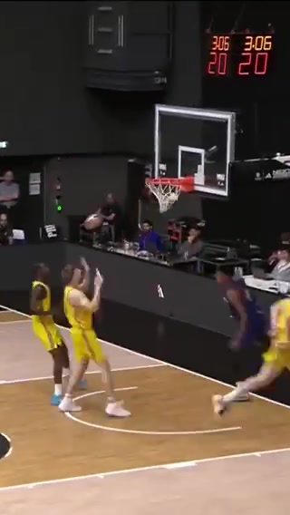 2011年出生这是去年12岁达博内的打球画风看傻眼了