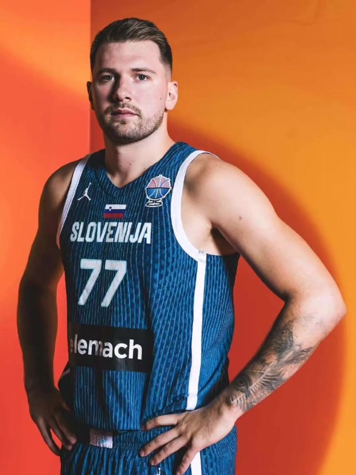 这肱二头肌东契奇欧锦赛定妆照出炉这么一看确实瘦了一圈