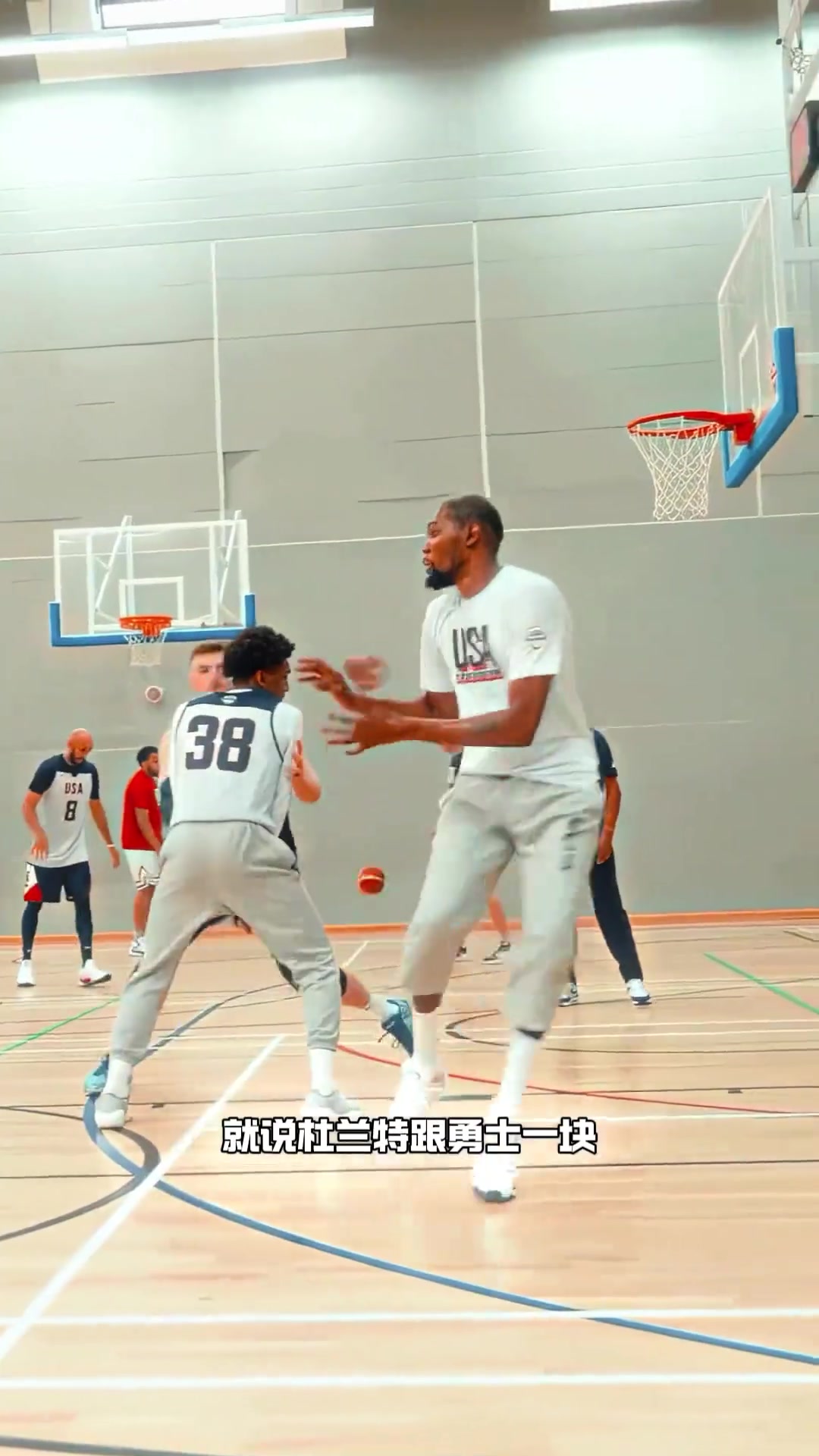 杨毅杜兰特就去勇士拿了冠军后才被称为小王 不然就登威一级别