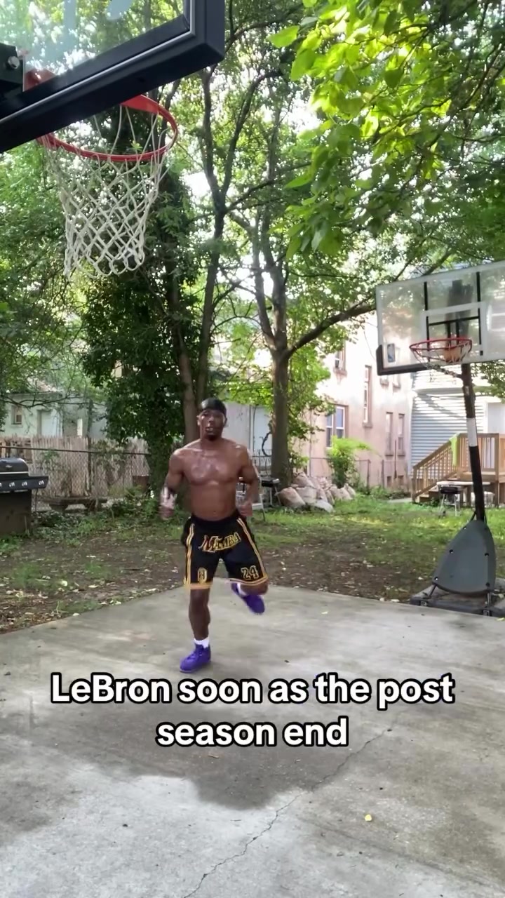 你小子是詹蜜还是詹黑老詹打球姿势有这么僵硬吗