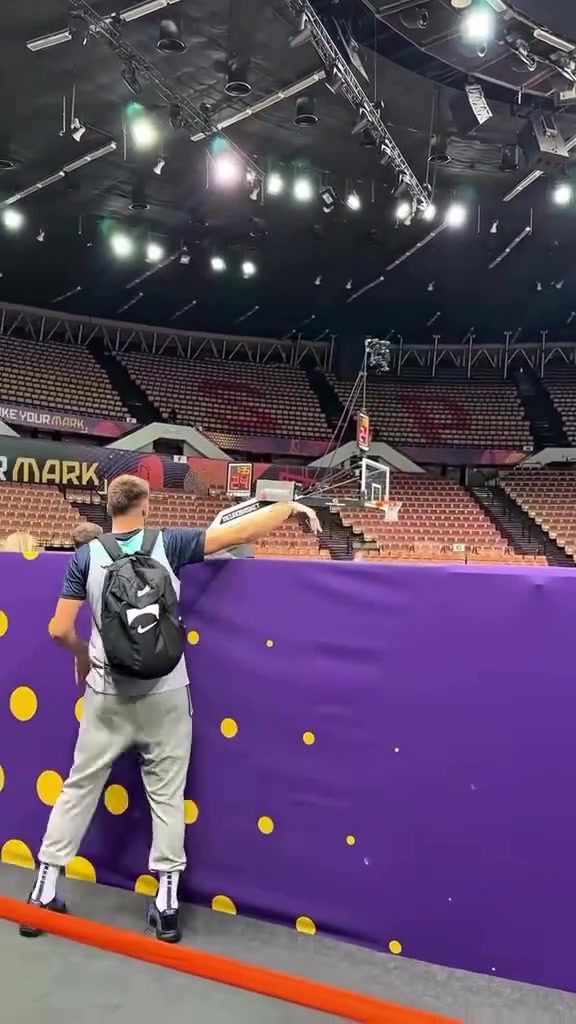 还敢和东契奇赌超远投这队友太年轻吧