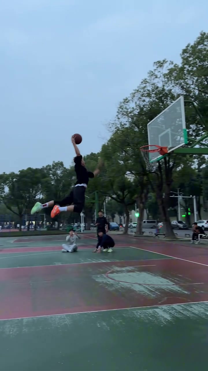 臂展差一点但是这个弹跳逆天了