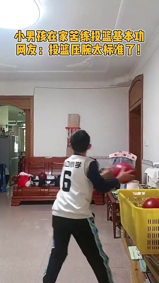 这投篮手型正儿八经的投手苗子啊