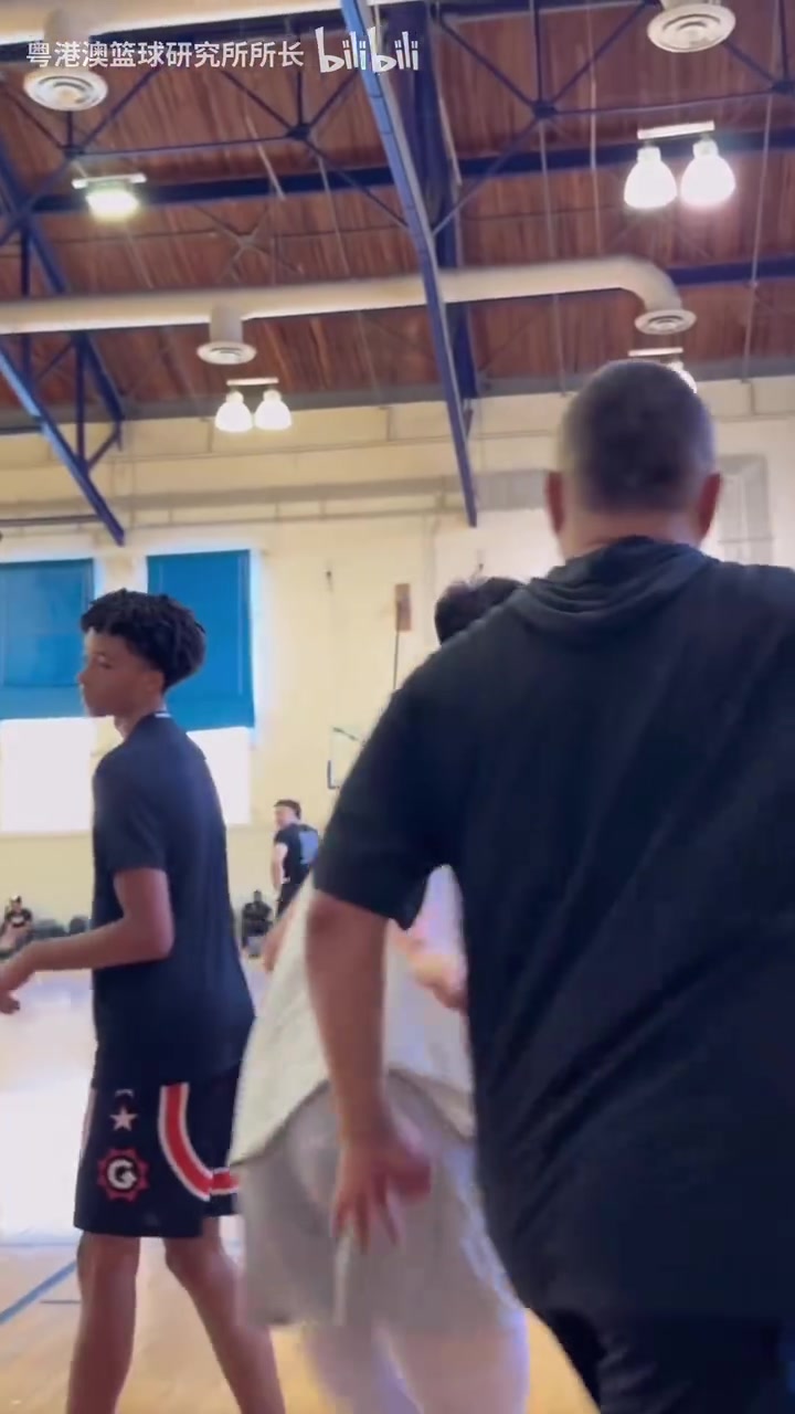 中国连线杨瀚森郭昊文同场竞技俩人相互调侃跑不动了