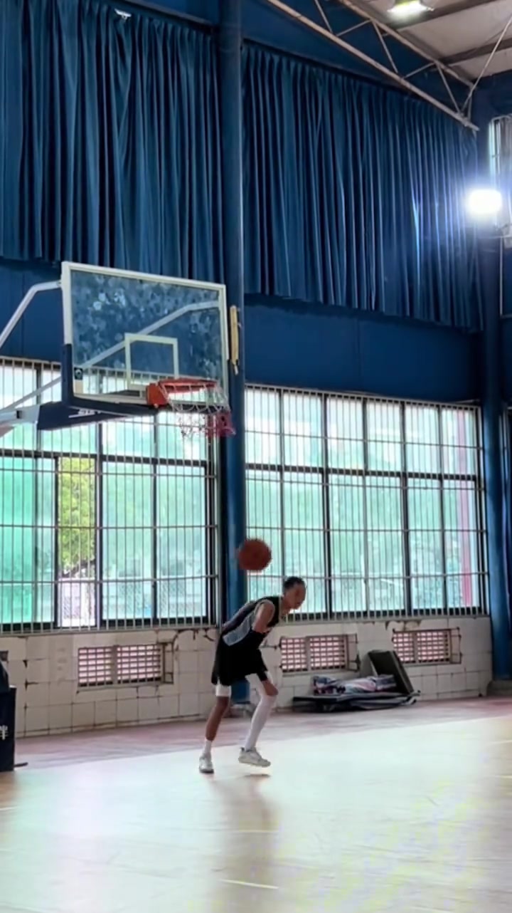 真瘦啊手长脚长国产文班亚马秀战服隔扣