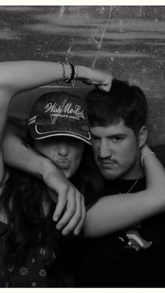 很甜啊火箭探花谢泼德晒照祝相恋多年的小女友生日快乐