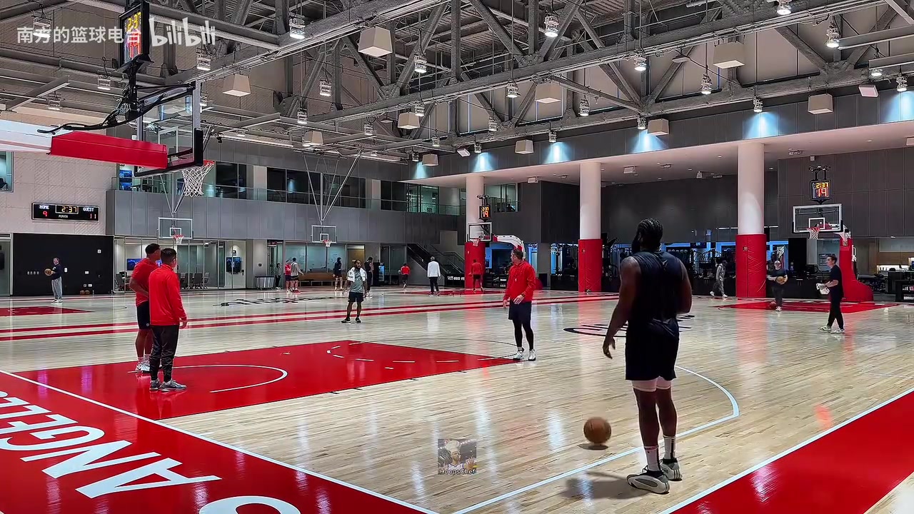 视觉享受看哈登投篮训练进入节奏聆听篮球刷网的声音
