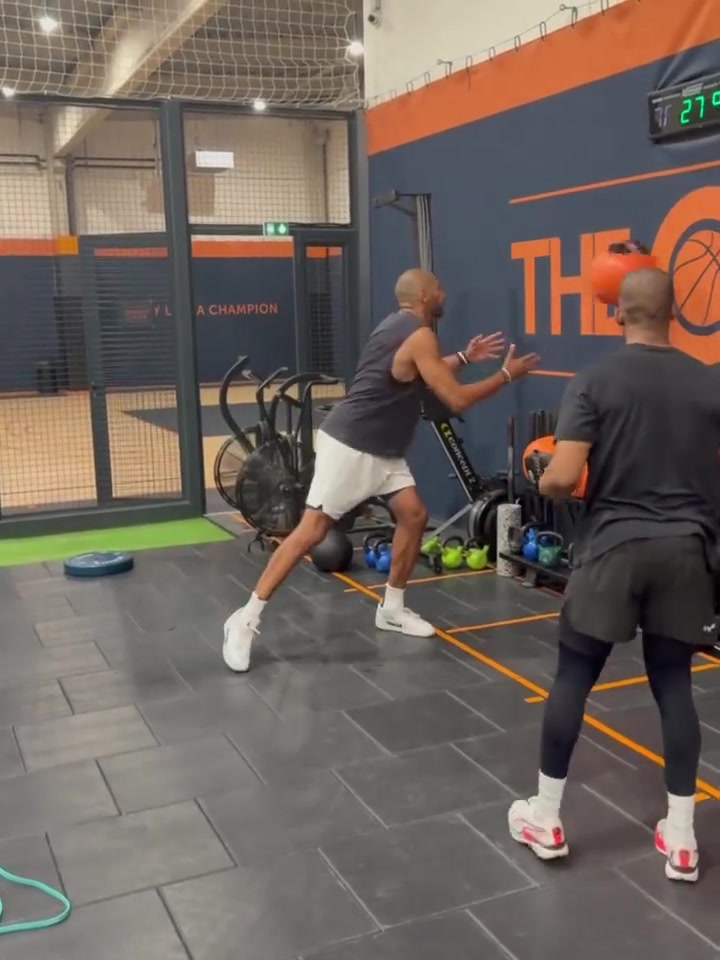 巴爷再带快船冲一次吧36岁巴图姆已经开始恢复力量训练了