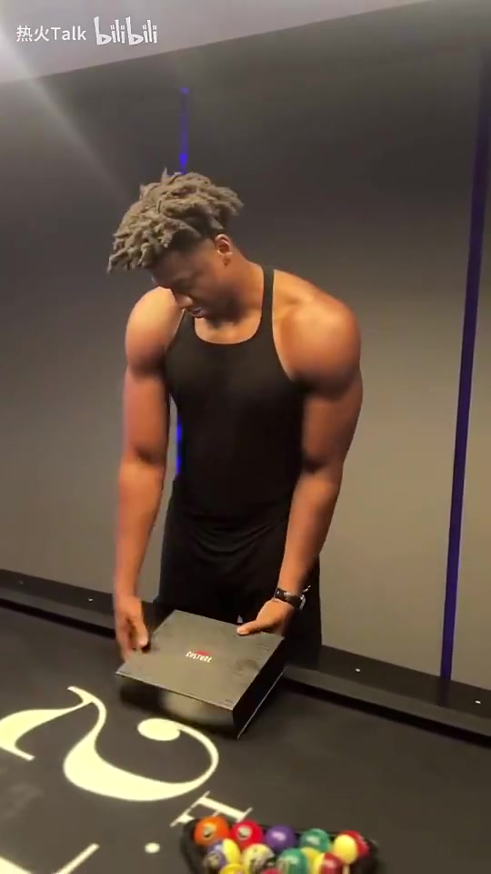 这么看白边是真壮啊怀特塞德此前收到热火文化球衣