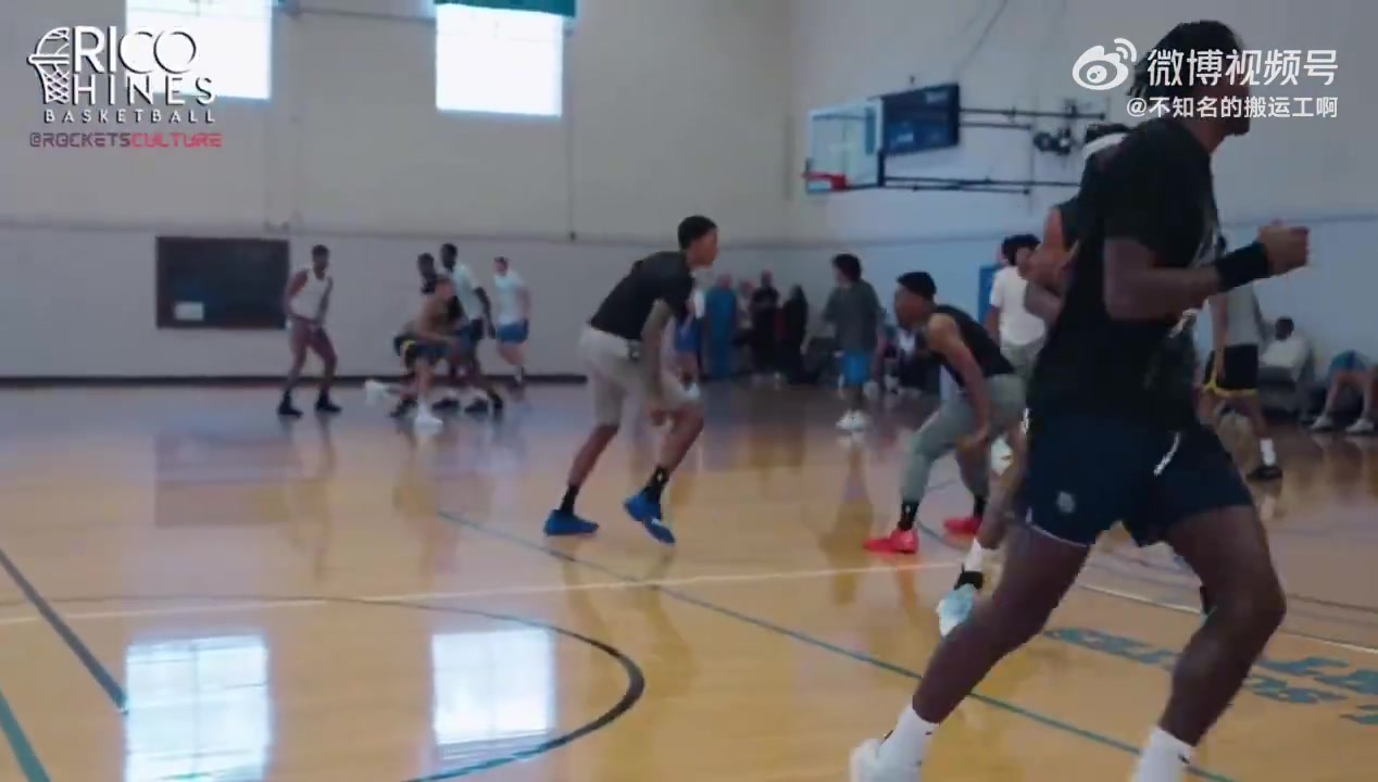 火箭小史密斯休赛期野球局这肉眼可见的涨球了呀