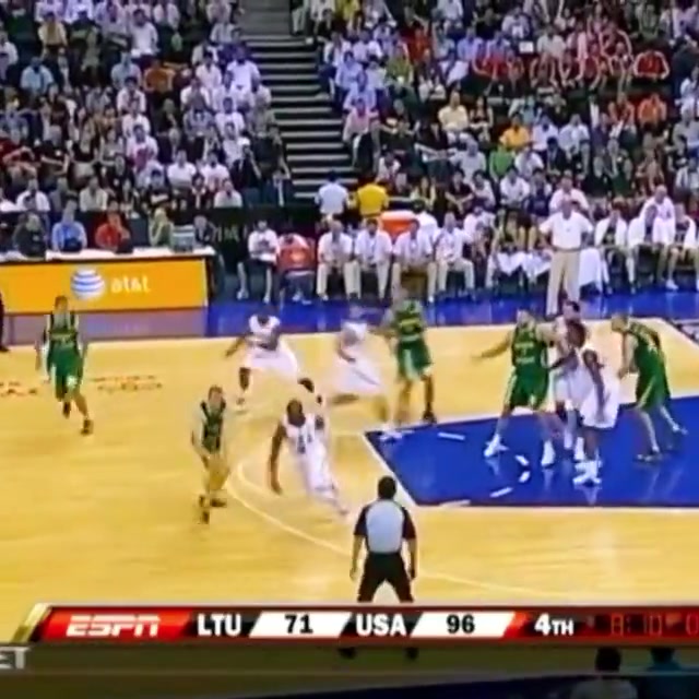 巅峰韦德有多炸一记空接风车暴扣让美国队替补席集体起立